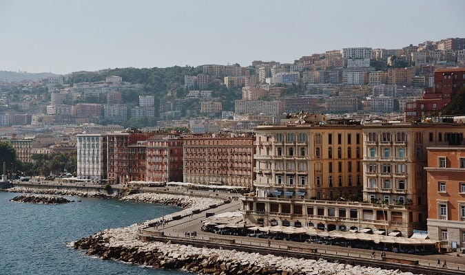 Linda Vista de Nápoles na Itália